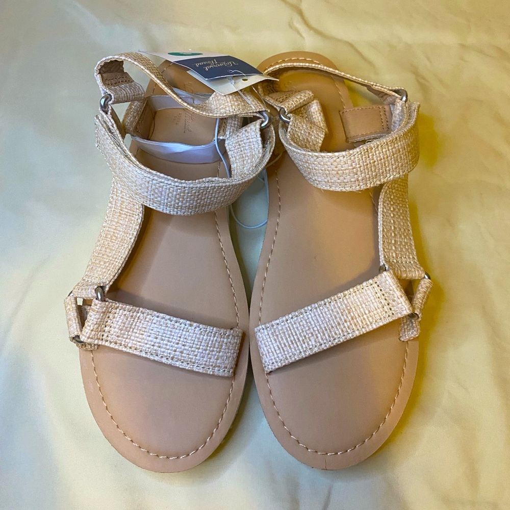 Universal Thread Sandals new with tags